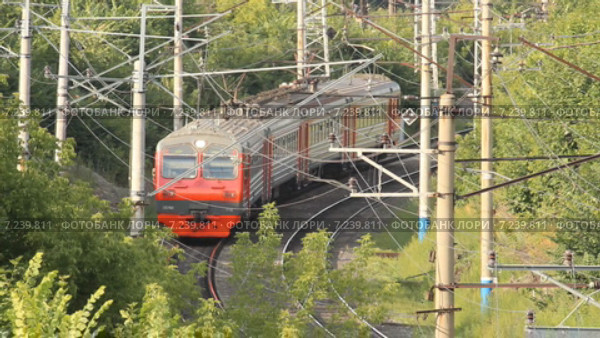 Электропоезд ЭД4М (электричка), станция Уфа. Российская железная дорога (2015 год). Редакционное видео, видеограф Mikhail Erguine / Фотобанк Лори