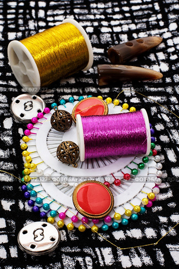 elements of needlework. Tools and accessories for sewing and needlework. Стоковое фото, агентство Ingram Publishing / Фотобанк Лори