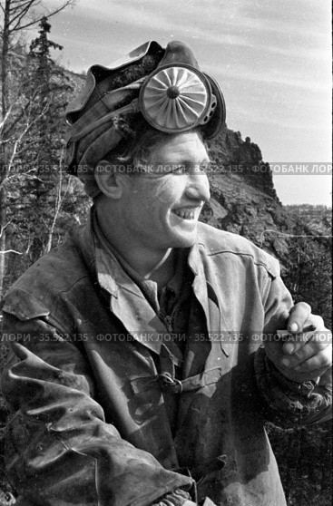 Эмельджак, рудничные рабочие 15 мая 1961, скан плёнки. Редакционное фото, фотограф Варфоломей Тетерин / Фотобанк Лори