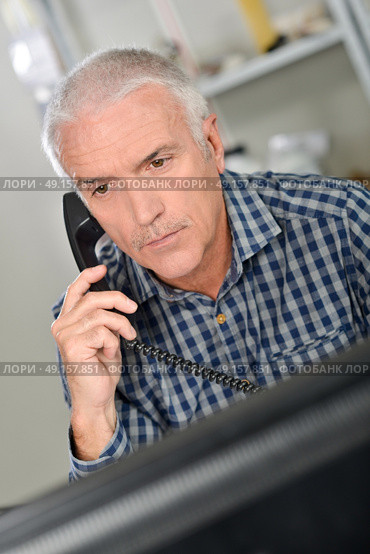 Employee on the phone. Стоковое фото, агентство Ingram Publishing / Фотобанк Лори
