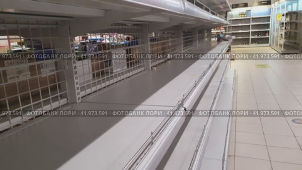 Empty store shelves. Sale of goods. Food collapse. Стоковое видео, видеограф Светлана Ельцова / Фотобанк Лори