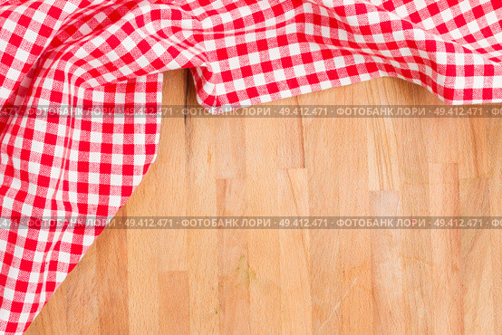 empty wooden table and cloth red napkin. Стоковое фото, агентство Ingram Publishing / Фотобанк Лори