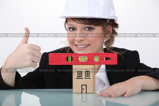 Engineer approving the use of a spirit level. Стоковое фото, агентство Ingram Publishing / Фотобанк Лори