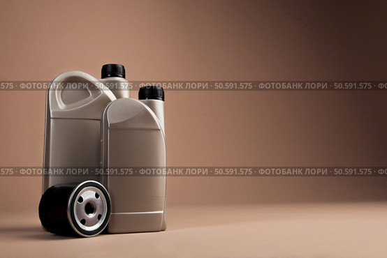 Engine_oil_lubricant_motor_vehicle_technical_services. Стоковое фото, агентство Ingram Publishing / Фотобанк Лори