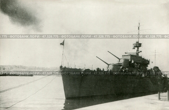 Эсминец "Сообразительный" ведет огонь по позициям противника, 1941 г. Стоковое фото, фотограф Retro / Фотобанк Лори