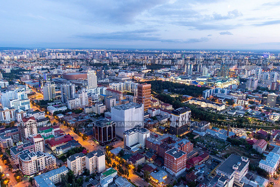 Evening panorama of the modern city of Yekaterinburg on the banks of the Iset river (2024 год). Стоковое фото, фотограф Евгений Ткачёв / Фотобанк Лори