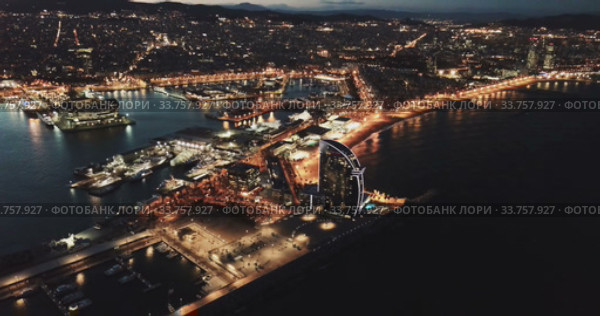 Evening view of Barceloneta and Port Vell. Barcelona. Spain (2019 год). Стоковое видео, видеограф Яков Филимонов / Фотобанк Лори