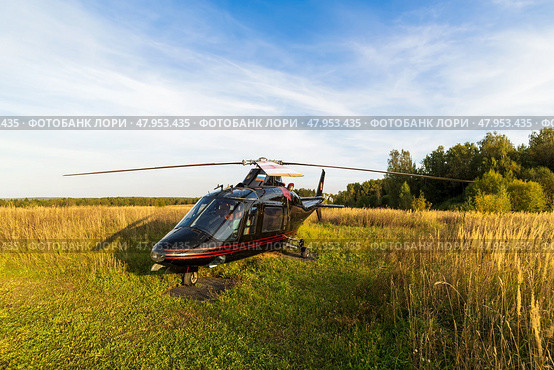 Executive class helicopter at a rural airfield. Редакционное фото, фотограф Андрей Иванов / Фотобанк Лори