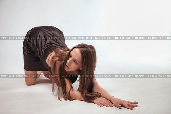 Expressive Dance in a Minimalist Indoor Setting Showcasing Graceful Movement and Elegance. Стоковое фото, фотограф Aleksandr Golubev / Фотобанк Лори