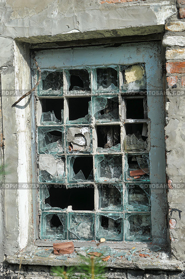 Exterior with broken windows of an old industrial building. Стоковое фото, фотограф Анна Кривицкая / Фотобанк Лори