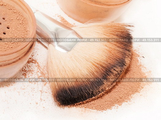 Face powder and brush. macro. Стоковое фото, агентство Ingram Publishing / Фотобанк Лори