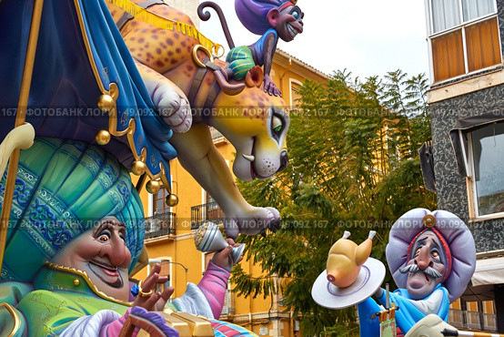 Fallas fest popular figures will burn in March 19 th night yearly. Стоковое фото, агентство Ingram Publishing / Фотобанк Лори