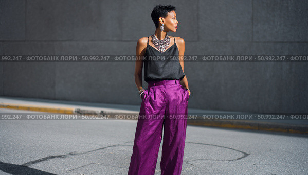 Fashion model posing in purple palazzo pants and black top. Стоковое фото, фотограф Юрий Поздников / Фотобанк Лори