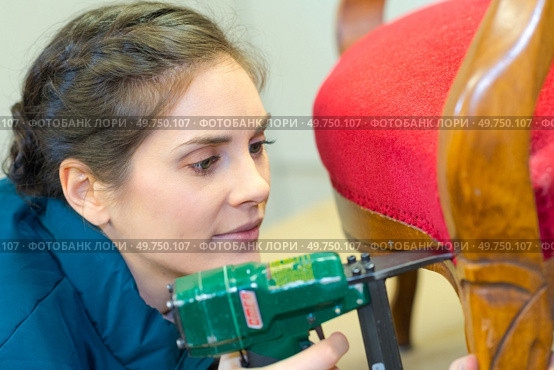 fastening fabric and board using construction stapler. Стоковое фото, агентство Ingram Publishing / Фотобанк Лори
