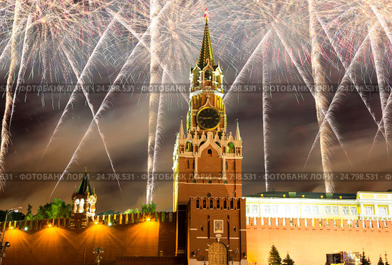 Фейерверки над Московским Кремлем, Россия (2015 год). Стоковое фото, фотограф Владимир Журавлев / Фотобанк Лори