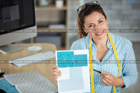 female fashion designer holding color samples choosing fabric textile. Стоковое фото, агентство Ingram Publishing / Фотобанк Лори
