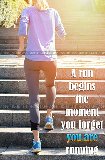 Female fitness motivation. A run begins the moment you forget you are running. Inspirational quote. Sport, fitness, active lifestyle concept. Стоковое фото, агентство Ingram Publishing / Фотобанк Лори
