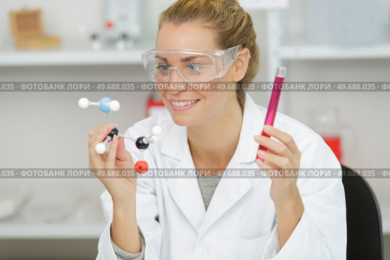 female technician with pipette in lad for dna forensic testing. Стоковое фото, агентство Ingram Publishing / Фотобанк Лори