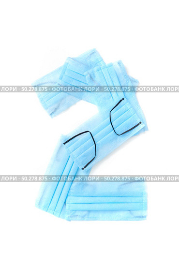 Figure 2, two handmade from medical antibacterial protective blue face masks on a white background, copy space. Creative typeface for making up new numerical information.. Number two made from protective medical masks on a white background. Стоковое фото, агентство Ingram Publishing / Фотобанк Лори