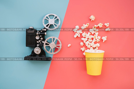 film projector with popcorn box. Стоковое фото, агентство Ingram Publishing / Фотобанк Лори