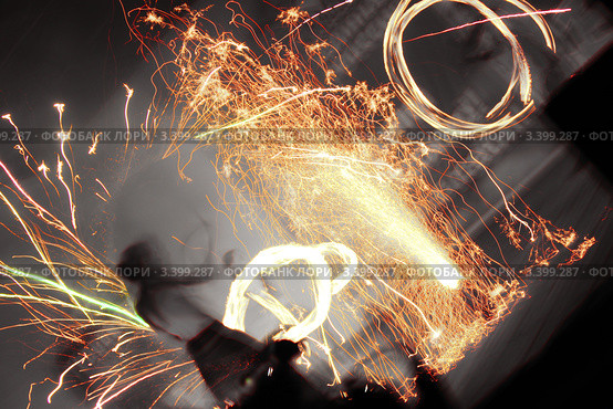 Fire show на сцене. Стоковое фото, фотограф Пузин Семён / Фотобанк Лори
