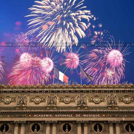 Fireworks over the Opera Garnier (Garnier Palace), Paris, France. Translation: national Academy of Music. UNESCO World Heritage Site (2014 год). Стоковое фото, фотограф Владимир Журавлев / Фотобанк Лори