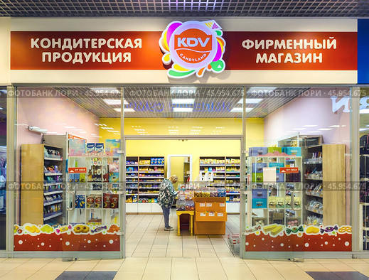 Фирменный магазин кондитерской фабрики KDV, торговый центр "Армада", город Воронеж. Редакционное фото, фотограф Вячеслав Палес / Фотобанк Лори