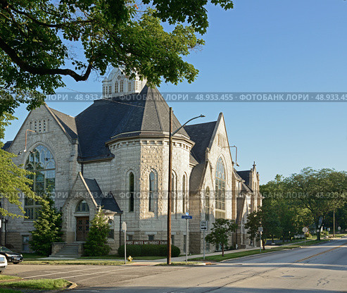 First United Methodist Church in Wabash on sunny summer day. Indiana, United States (2014 год). Редакционное фото, фотограф Валерия Попова / Фотобанк Лори