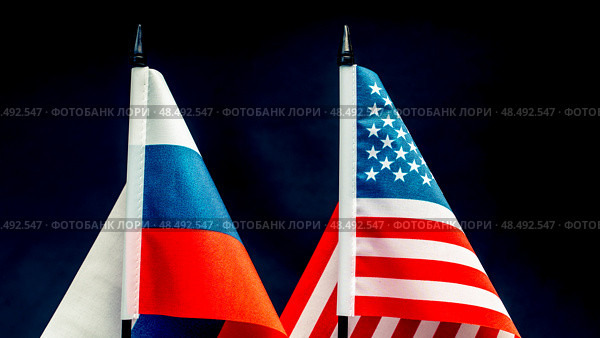Flag of Russia and the United States on a black background. The Conjecture of Bilateral Relations between Russia and the United States (2018 год). Стоковое фото, фотограф Igor Skripachev / Фотобанк Лори