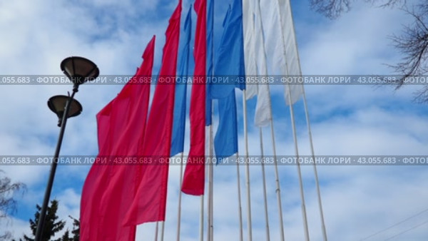 Flag of Russia, State Flag of the Russian Federation, one of the official state symbols of the Russian Federation along with the State Emblem and the State Anthem. Tricolor - white, blue, red (2017 год). Стоковое видео, видеограф Юлия Петровская / Фотобанк Лори