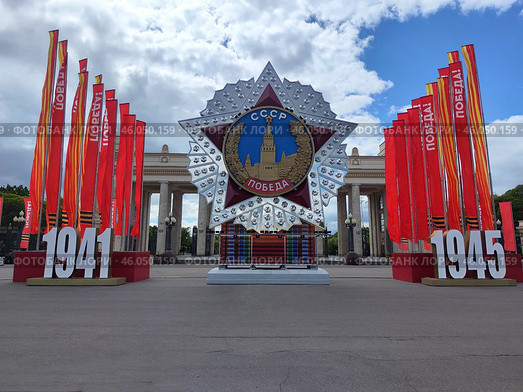 Флаги ко "Дню Победы", г. Москва, парк им. М. Горького, (2024 год). Редакционное фото, фотограф Ирина / Фотобанк Лори