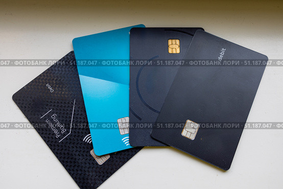 Flat lay of various modern debit and credit cards arranged in a fan pattern. Стоковое фото, фотограф Виктор Ветошкин / Фотобанк Лори