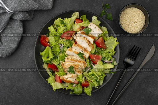 flat lay salad with chicken sesame seeds. Стоковое фото, агентство Ingram Publishing / Фотобанк Лори