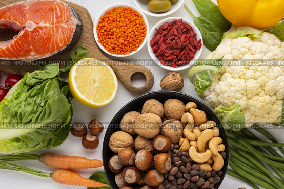 flay lay natural healthy food. Стоковое фото, агентство Ingram Publishing / Фотобанк Лори