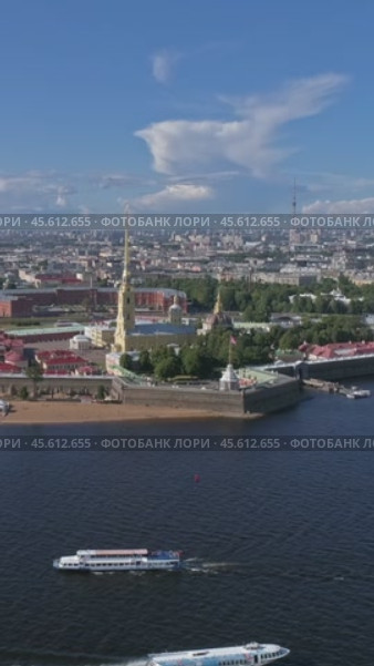 Flight around Peter and Paul Fortress, Russia (2024 год). Стоковое видео, видеограф Михаил Коханчиков / Фотобанк Лори