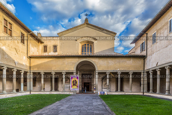 Флоренция, Италия. Портик церкви Santa Maria Maddalena dei Pazzi, XVI в. (2017 год). Редакционное фото, фотограф Rokhin Valery / Фотобанк Лори