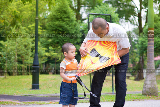 Flying kite. Стоковое фото, фотограф Wong Sze Fei / PantherMedia / Фотобанк Лори
