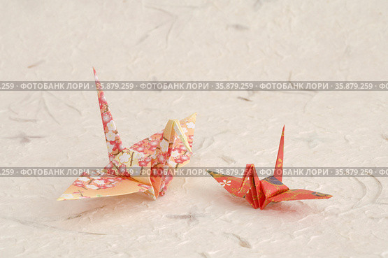 Folded paper crane. Стоковое фото, агентство Ingram Publishing / Фотобанк Лори