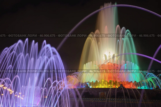 Фонтан Каменный цветок ночью на ВДНХ в Москве (20 июля 2019) Редакционное фото, фотограф YuryKara / Фотобанк Лори