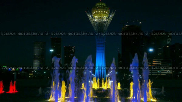 Фонтан с подсветкой, Астана, Казахстан (2011 год). Редакционное видео, видеограф Игорь Жоров / Фотобанк Лори