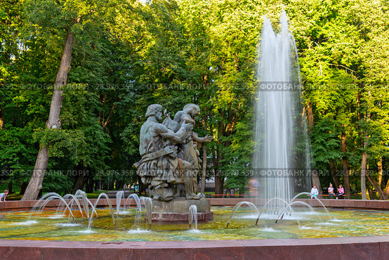 Фонтан "Садко и царевна Волхова". Великий Новгород (2018 год). Редакционное фото, фотограф Александр Щепин / Фотобанк Лори