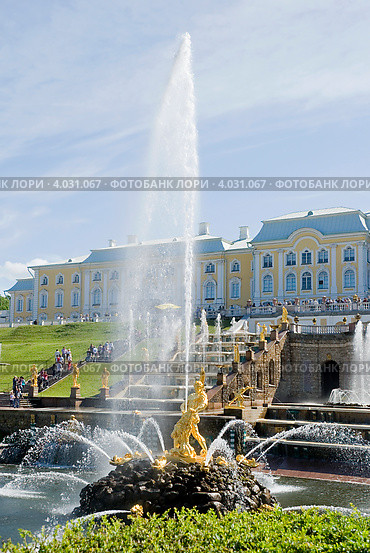 Фонтан Самсон и Большой дворец. Петергоф (2012 год). Редакционное фото, фотограф Александр Щепин / Фотобанк Лори
