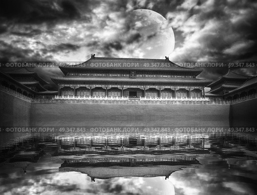 Forbidden City is the largest palace complex in the world. Located in the heart of Beijing . In the evening by the light of the moon. black and white photography. Forbidden City. Стоковое фото, агентство Ingram Publishing / Фотобанк Лори