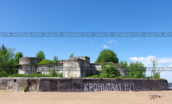 Форт "Риф": прожекторный и дальномерный павильон на правом фланге, остров Котлин, Санкт-Петербург (2017 год). Редакционное фото, фотограф Алексей Иванов / Фотобанк Лори