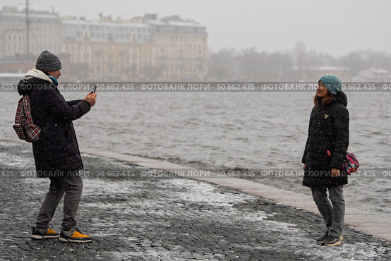 Фотосессия на набережной стрелки зимой. Редакционное фото, фотограф Пучков Андрей Александрович / Фотобанк Лори