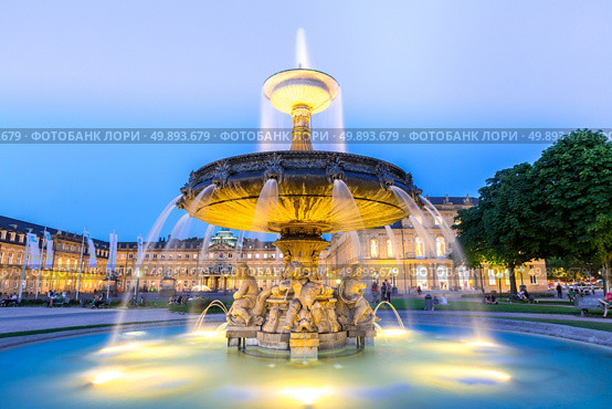 Fountain at neues Schloss New palace in Stuttgart city center, Germany at dusk. Стоковое фото, агентство Ingram Publishing / Фотобанк Лори