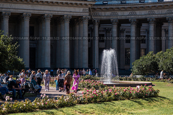 Fountain near Kazan Cathedral. Cathedral of the Kazan Icon of the Mother of God. Russia. Saint Petersburg, August 15, 2025. Редакционное фото, фотограф Photojuli / Фотобанк Лори