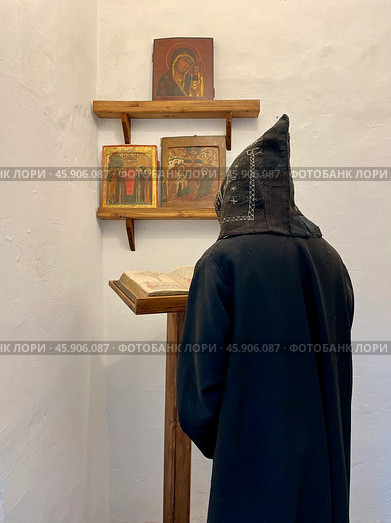 Фрагмент интерьера кельи монахини XVII века. Экспозиция "Александровская слобода XVII-XVIII веков. Дворцовая вотчина Романовых". Распятская церковь-колокольня XVI в. Редакционное фото, фотограф Щеголева Ольга / Фотобанк Лори
