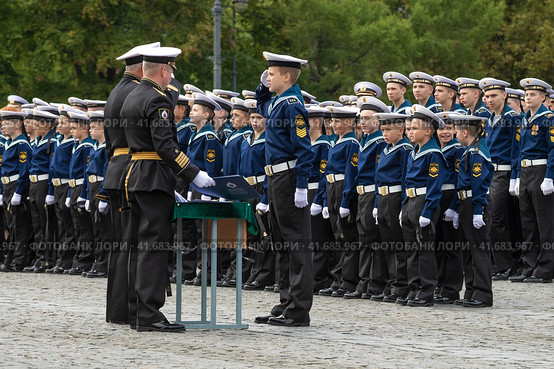 Фрагмент  посвящения в кадеты Кронштадтского Морского Военного Кадетского Корпуса (2023 год). Редакционное фото, фотограф Виктор Карасев / Фотобанк Лори