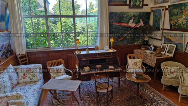 Франция. Сад Живерни (Giverny) - дом музей Клода Моне, вид из окна. Стоковое фото, фотограф Максим Гулячик / Фотобанк Лори
